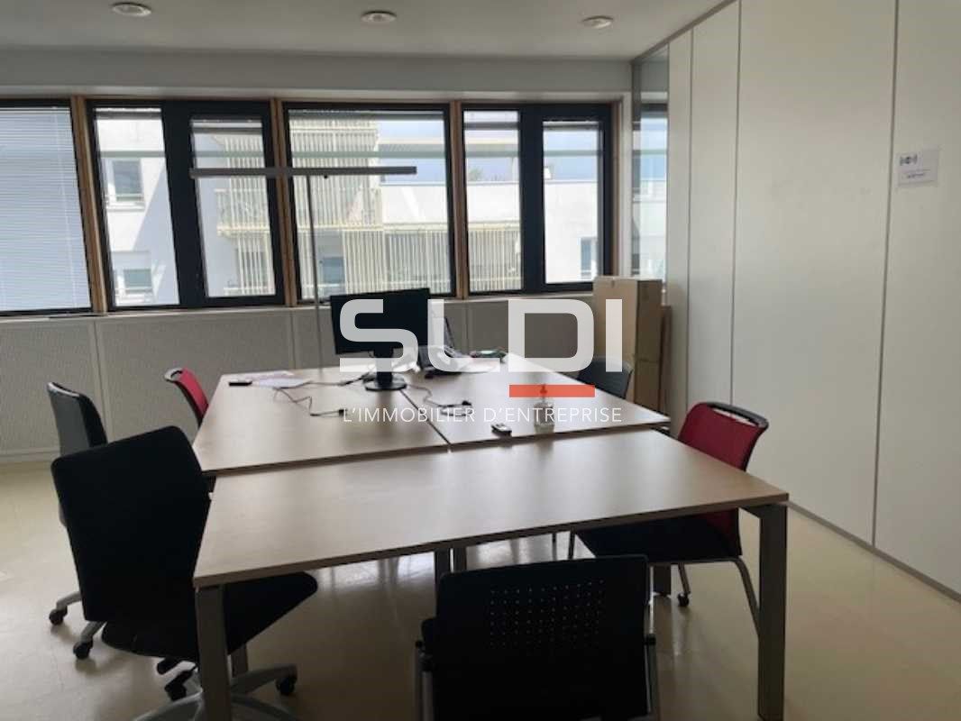 À louer : bureaux de 90m² à Vaulx-en-Velin - Bell