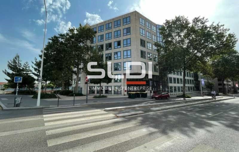 Idéalement situés pour les entreprises recherchan