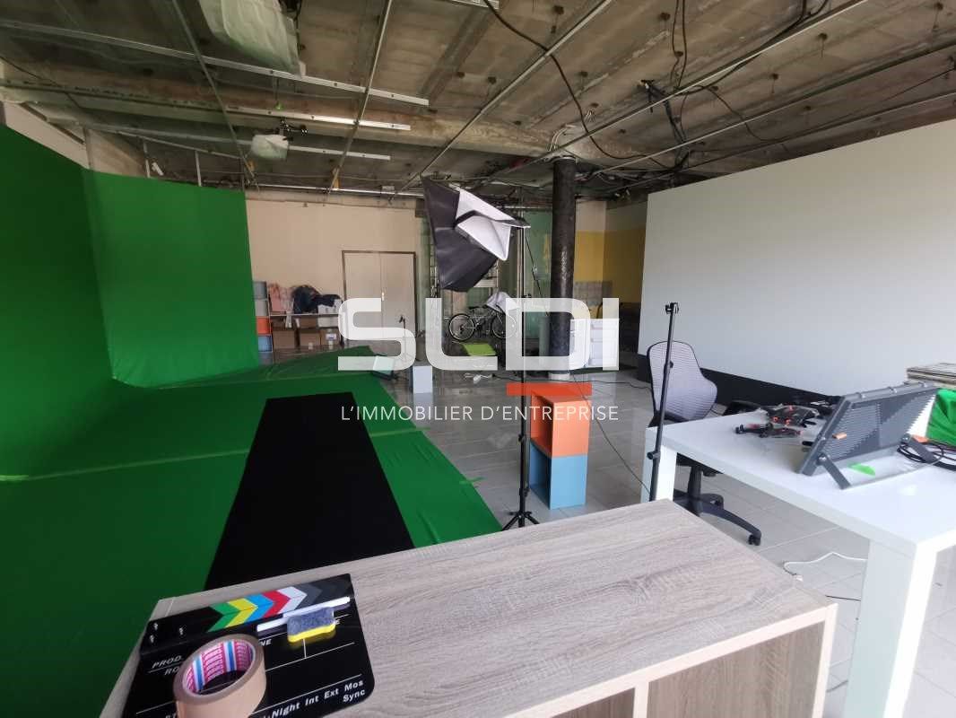 La SLDI vous propose ce local de 108 m², situé en