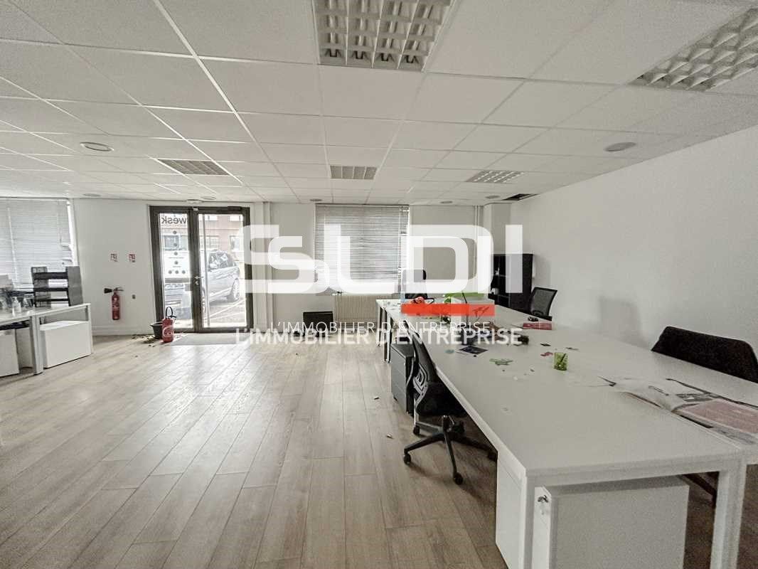 Dans un parc d'activités sécurisé au coeur de la 