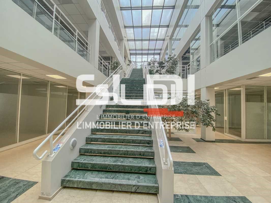 À la recherche d'un espace professionnel à BRON ?