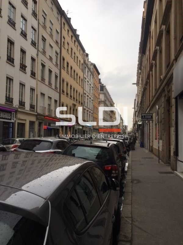 Vente locaux commerciaux 196 m² non divisibles