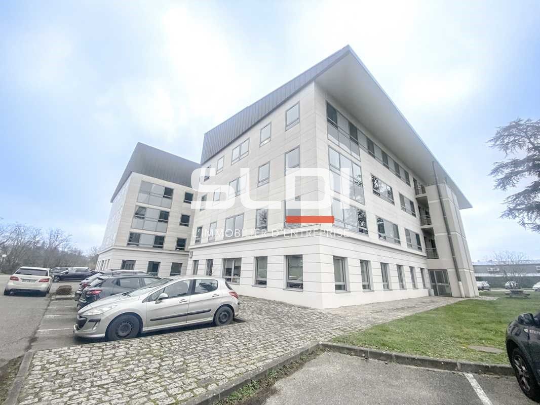 A vendre à Limonest, bureaux de 284,08 m2 situés 