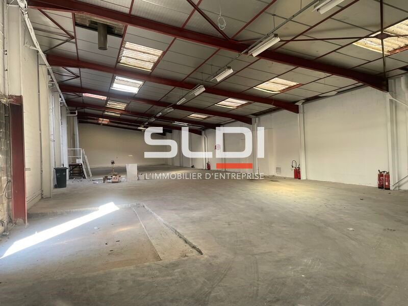 À la recherche de locaux d'activités spacieux à V