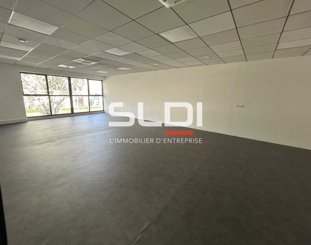 Idéalement situé au sein de la zone économique dy