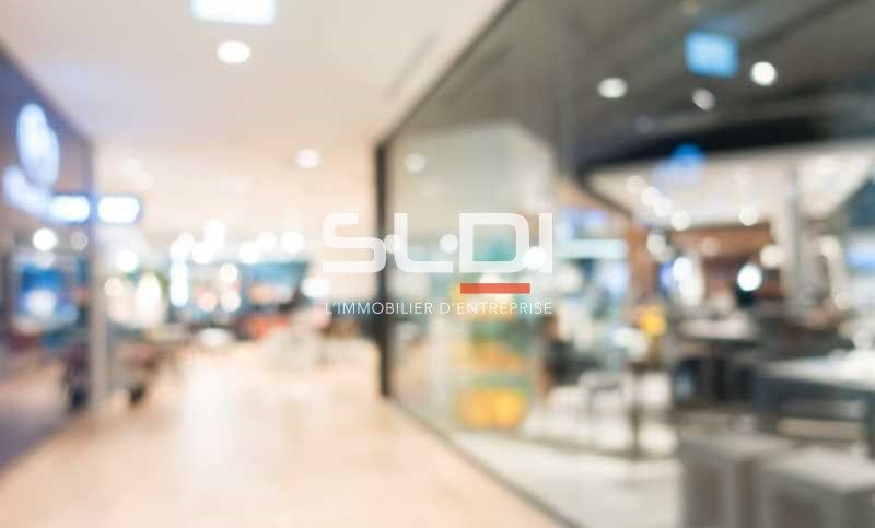 Locaux commerciaux de 1100 m² non divisibles à lo