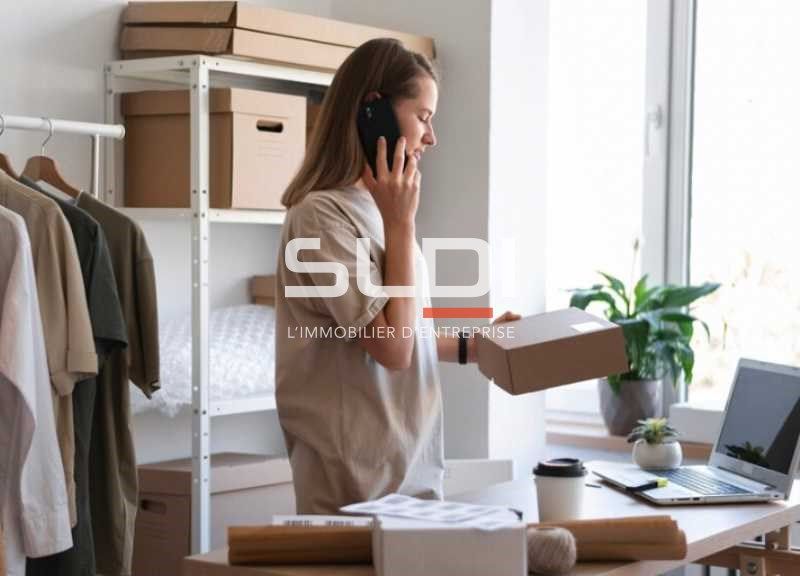 Locaux commerciaux de 1100 m² non divisibles à lo