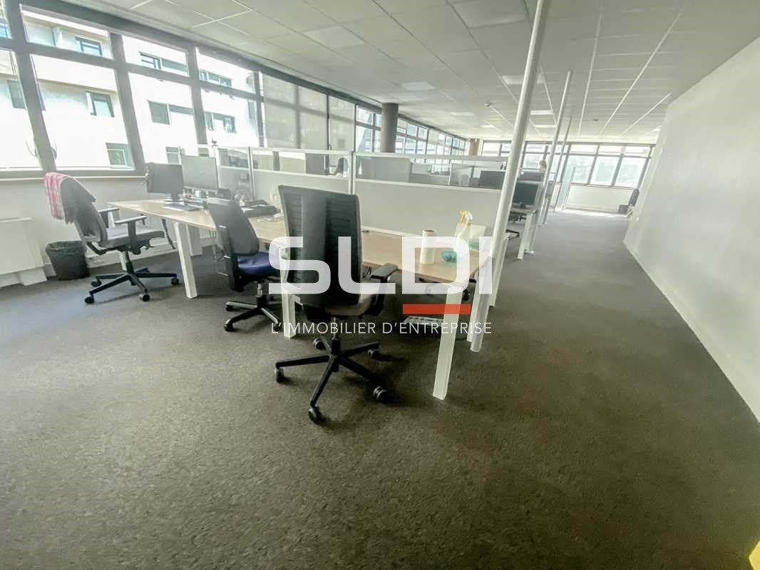 Découvrez ce superbe espace de bureaux à Tassin l