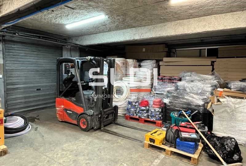 À la recherche de locaux d'activités à VAULX EN V