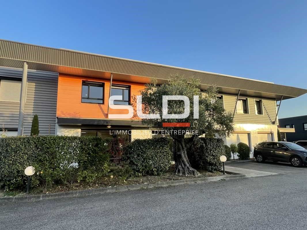 Nous vous proposons une belle surface d'activité 