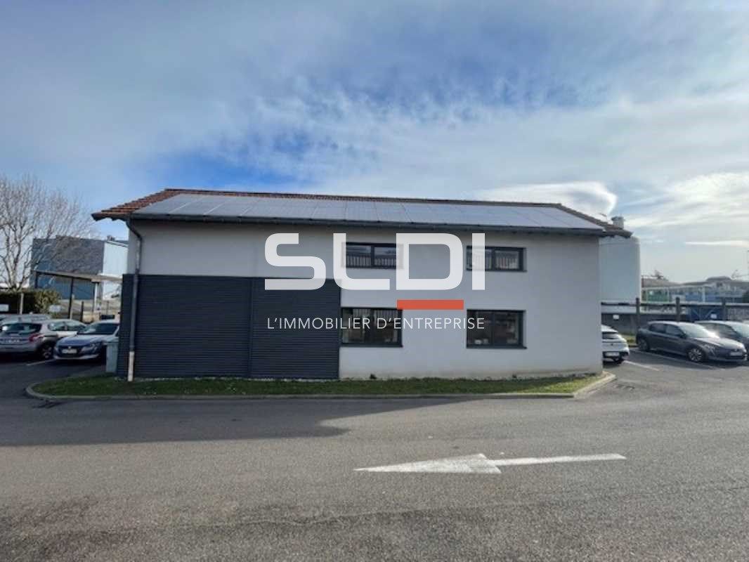 Nous vous proposons à la location un  petit bâtim