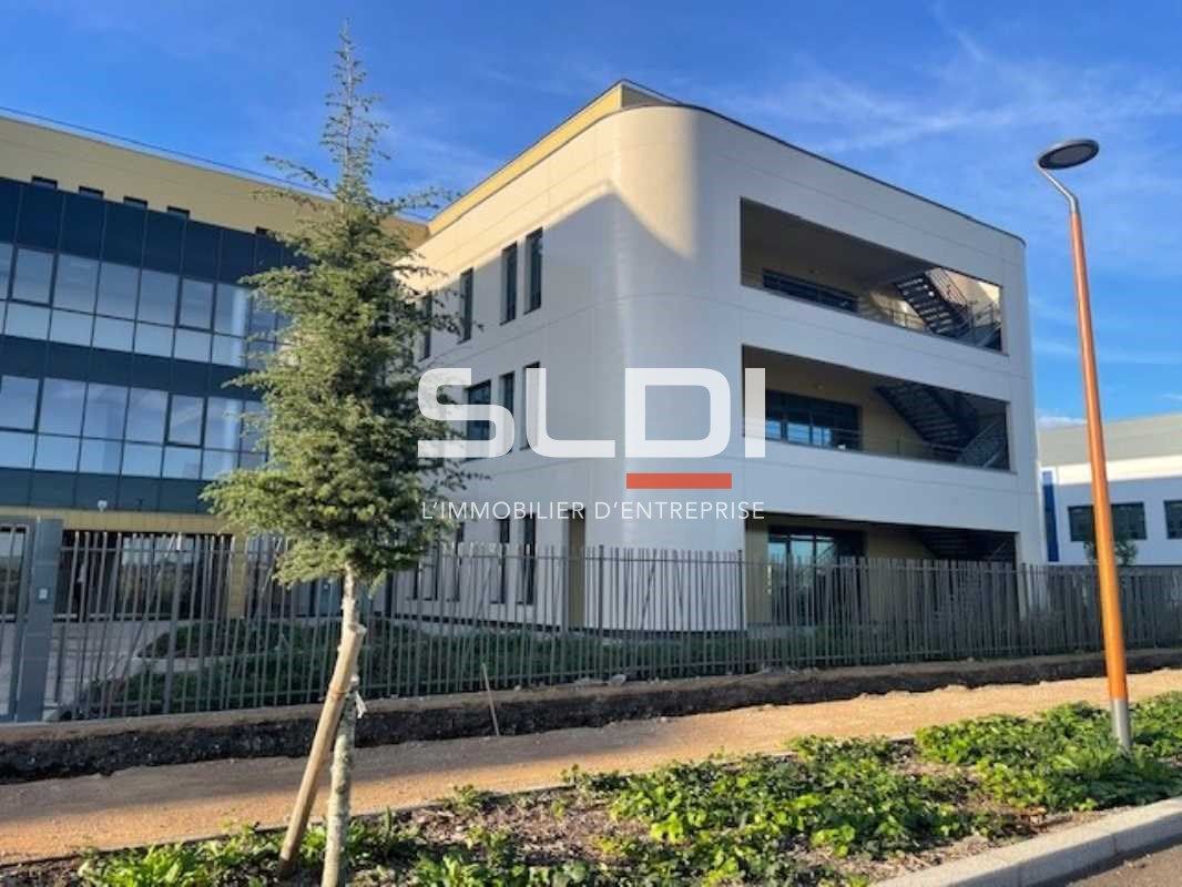 A louer à Genas, bureaux d'exception dans un imme