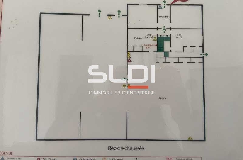 Location entrepots 860 m² non divisibles