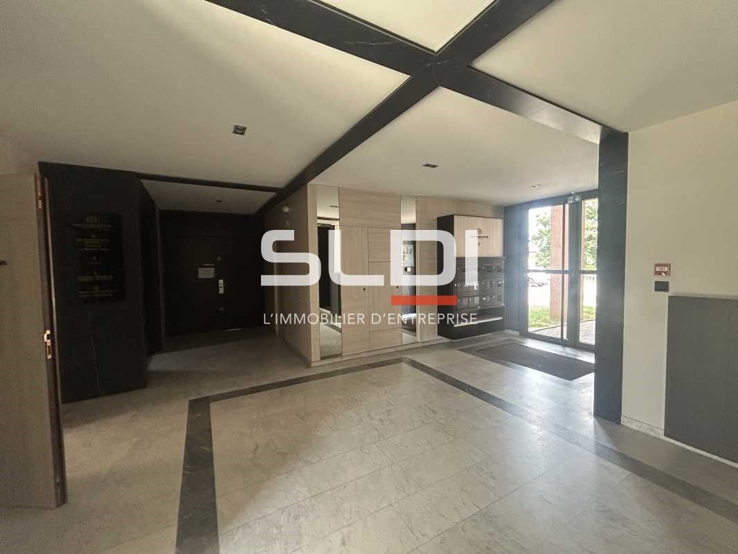 Idéalement situés à Ecully, dans un parc arboré, 