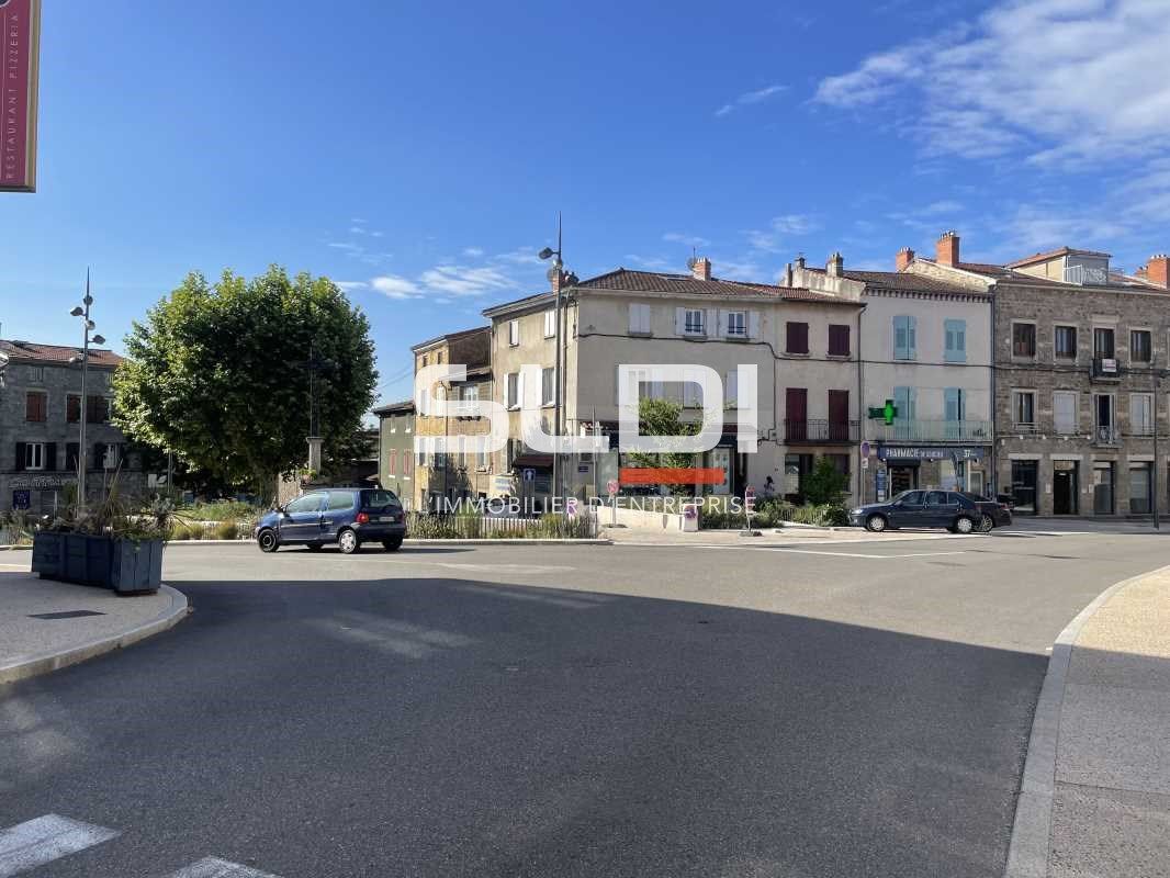 À la recherche d'un espace commercial à Soucieu e