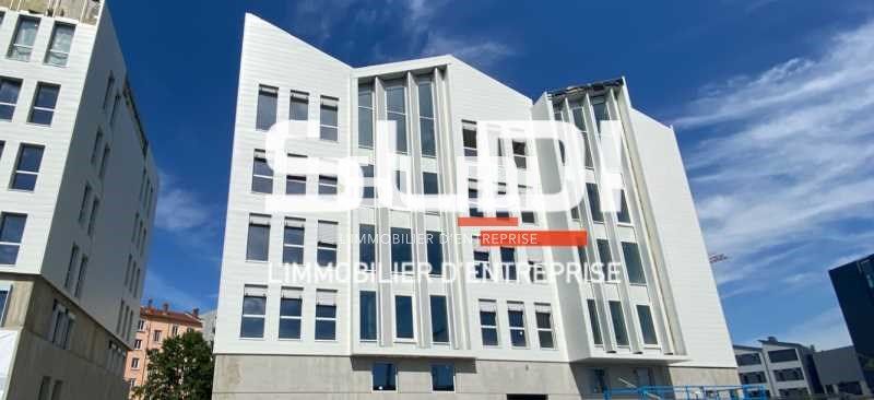 Nous vous proposons  un local d'activité et de st