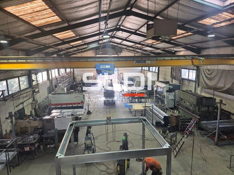 Nous vous proposons un local d'activité / entrepô