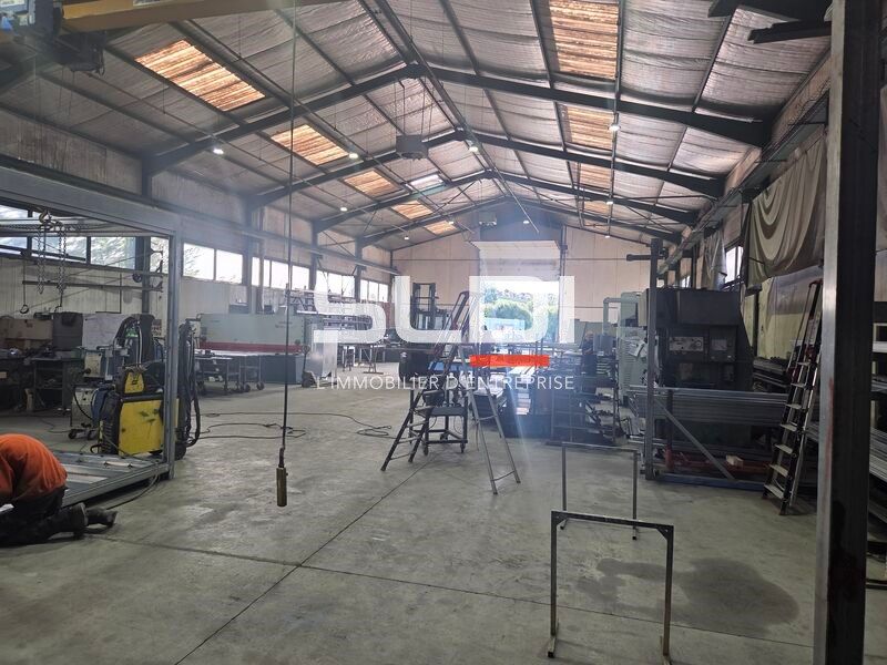 Nous vous proposons un local d'activité / entrepô