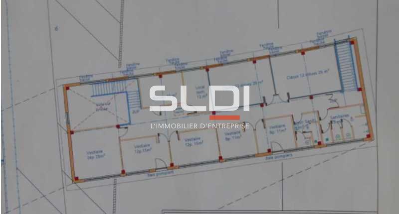 Vente entrepots 2300 m² non divisibles