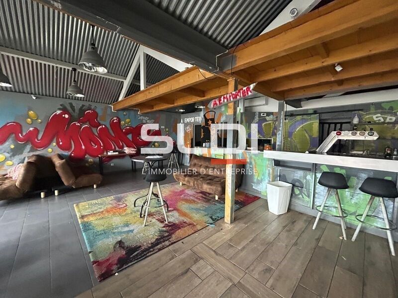 Idéalement situé sur l'axe principal de Saint-Bon