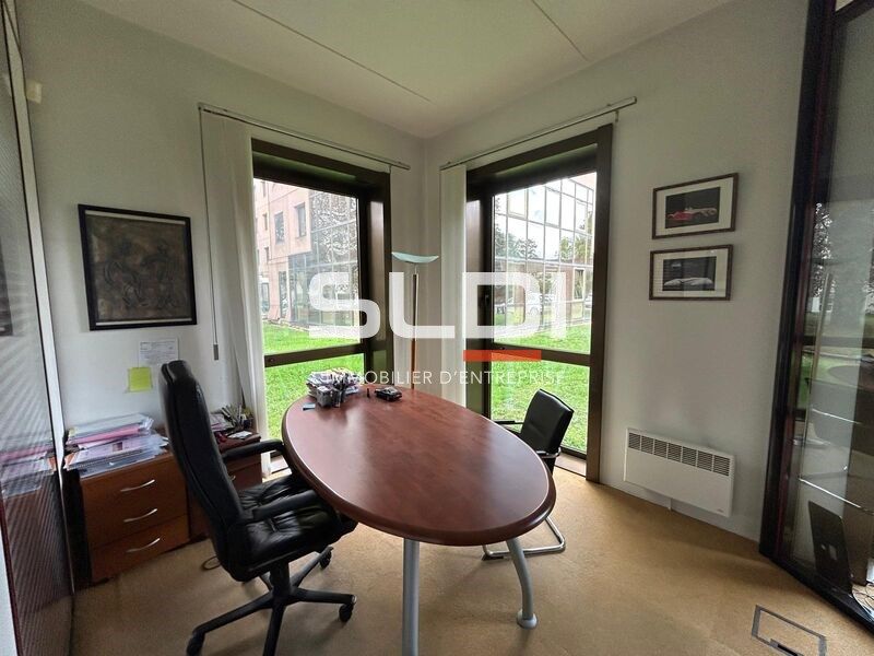 Nous vous proposons à la vente 147 m² de bureaux 