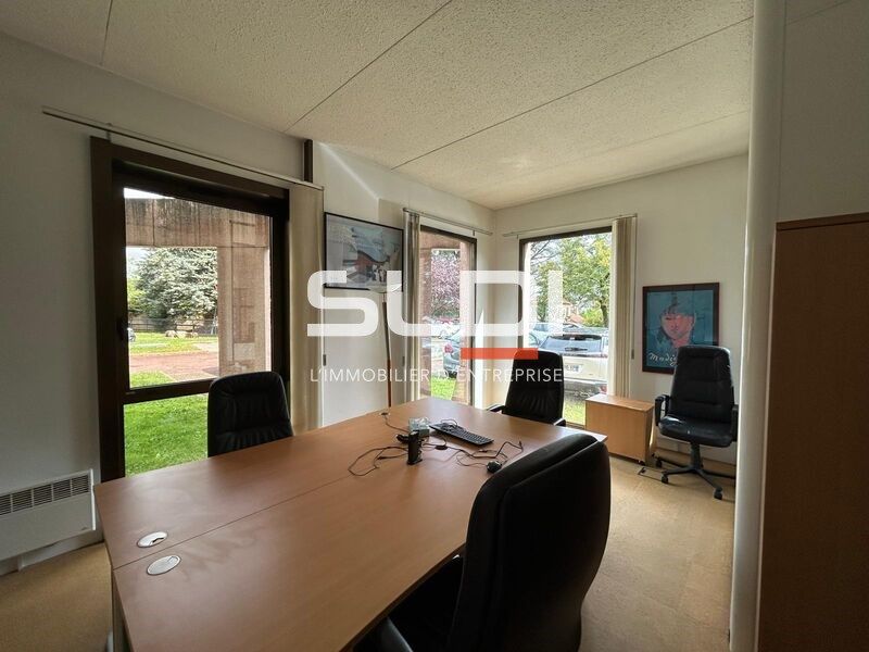 Nous vous proposons à la vente 147 m² de bureaux 