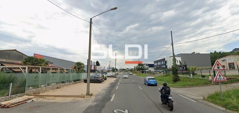 À Saint-Genis-Laval, découvrez un espace commerci