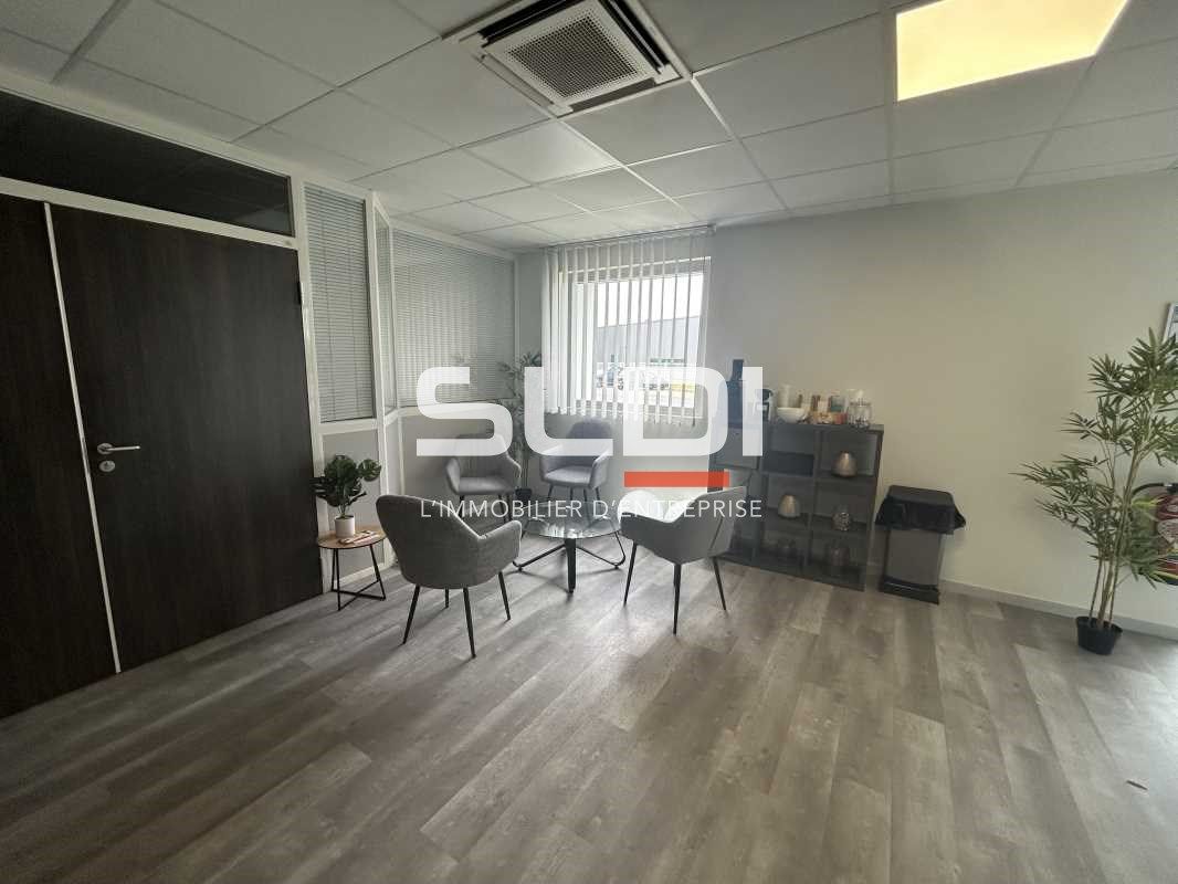 Découvrez un plateau de bureau idéalement situé à