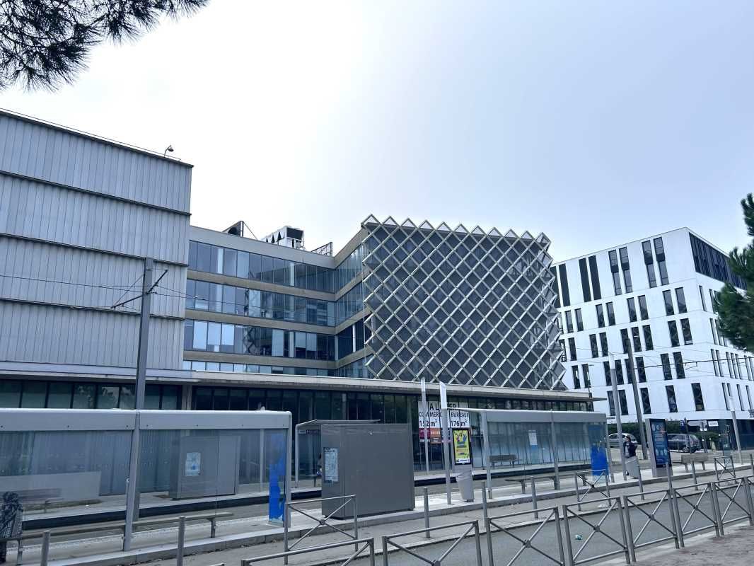 Arthur Loyd vous propose à la location deux locau