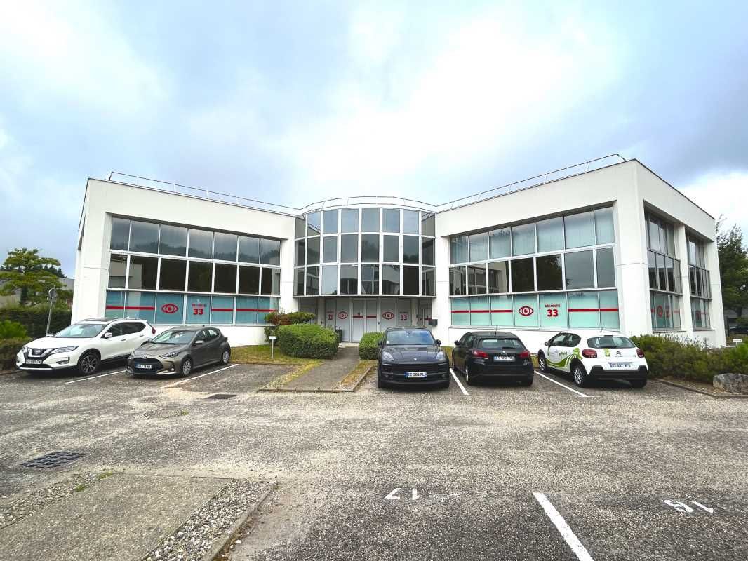 Arthur Loyd vous propose à la location 940 m² de 