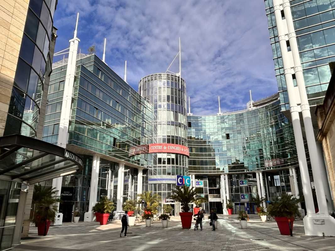 Arthur Loyd propose à la location plusieurs plate