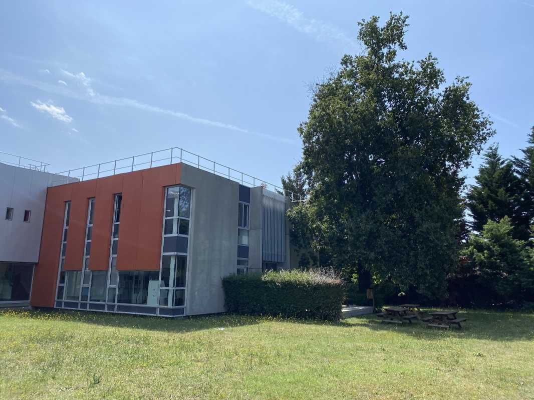 Arthur Loyd vous propose la location de deux plat