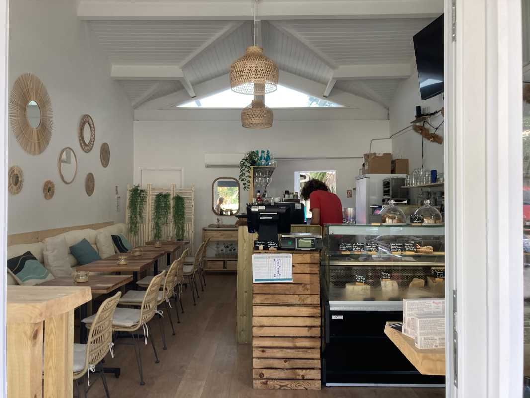 Idéalement situé sur un axe très fréquenté de la