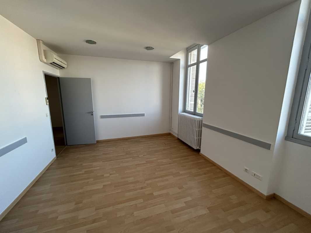 Au sein d'un immeuble à usage mixte (commerce et 