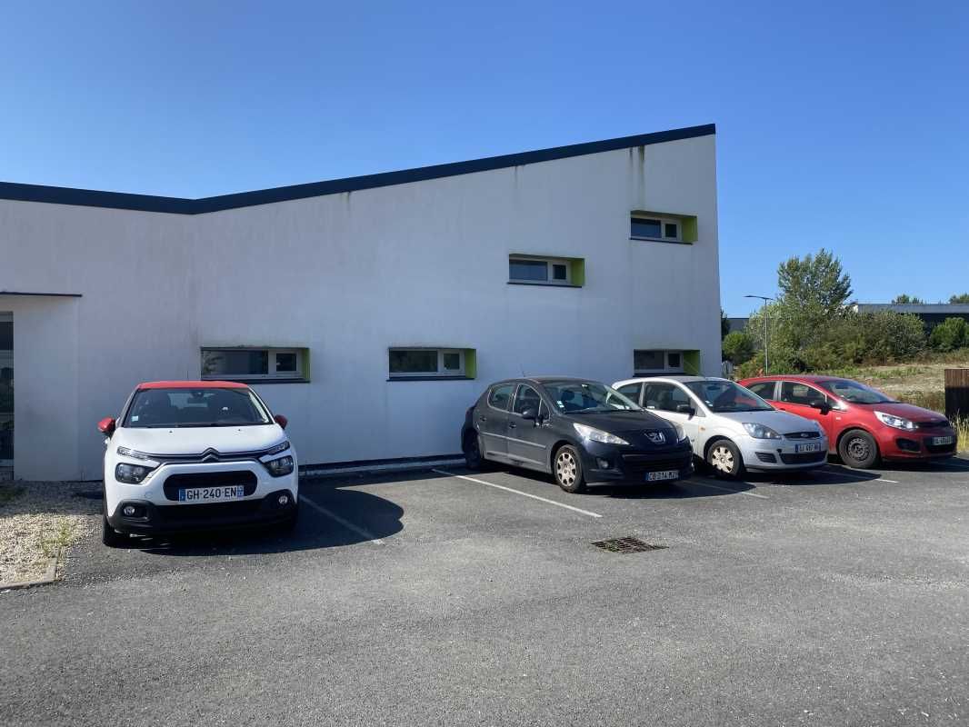 Arthur Loyd vous présente un local d'activités à 