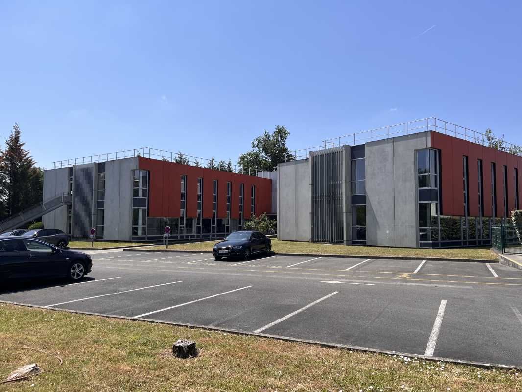 Arthur Loyd vous propose la location de deux plat