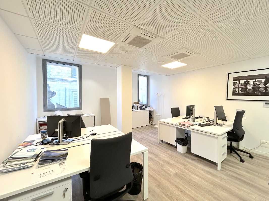 A toute proximité de la place de Quinconces et de