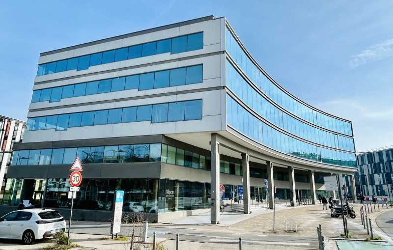 Dans le quartier d'affaires Ravezies à Bordeaux, 