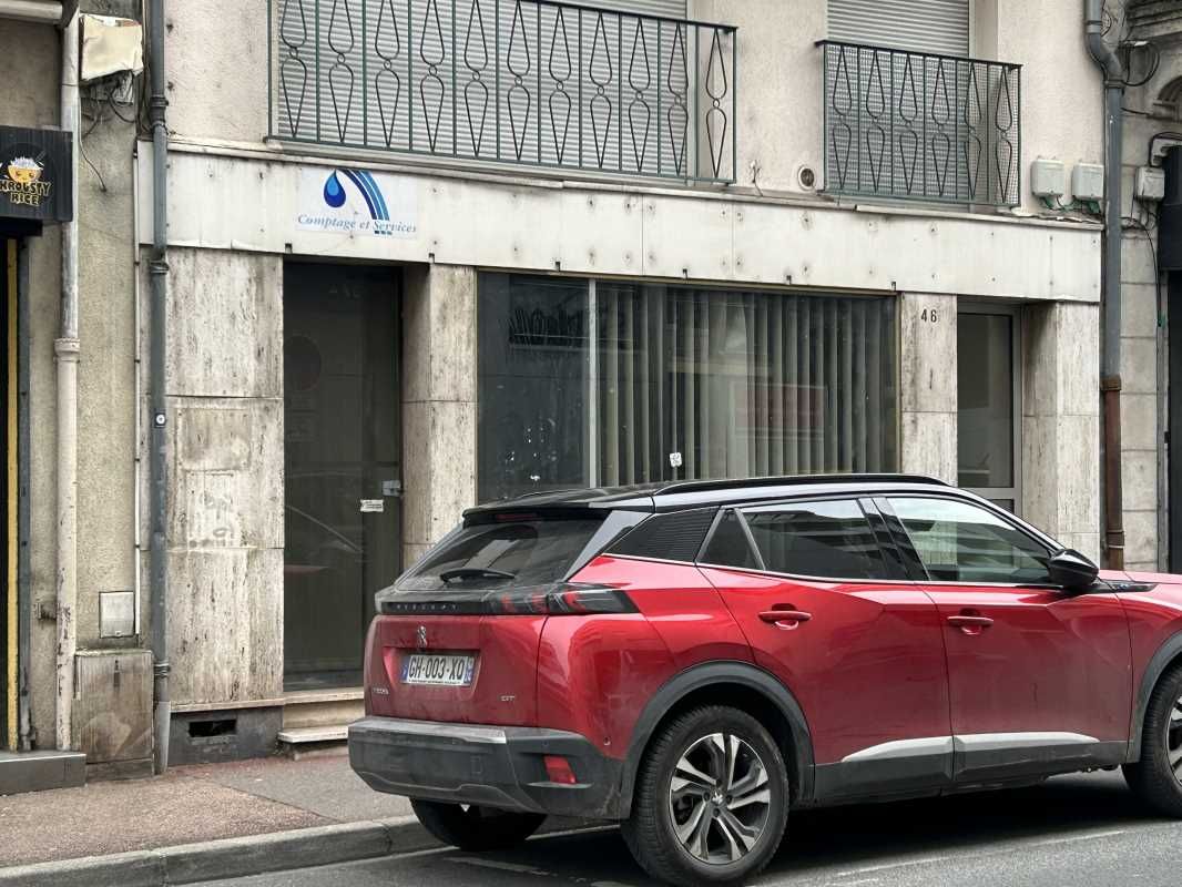 En plein centre-ville de Périgueux, Arthur Loyd v