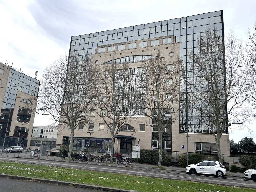 Dans le quartier Meriadeck de Bordeaux, Arthur Lo