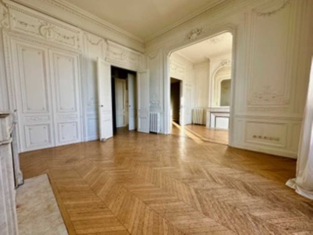 Situés dans le Triangle d'Or de Bordeaux, Arthur 