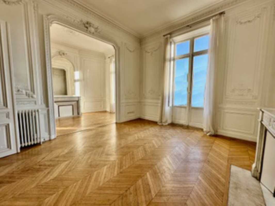 Situés dans le Triangle d'Or de Bordeaux, Arthur 