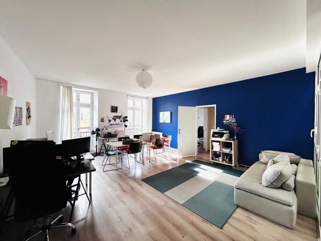 Arthur Loyd vous propose ce plateau de bureaux lu