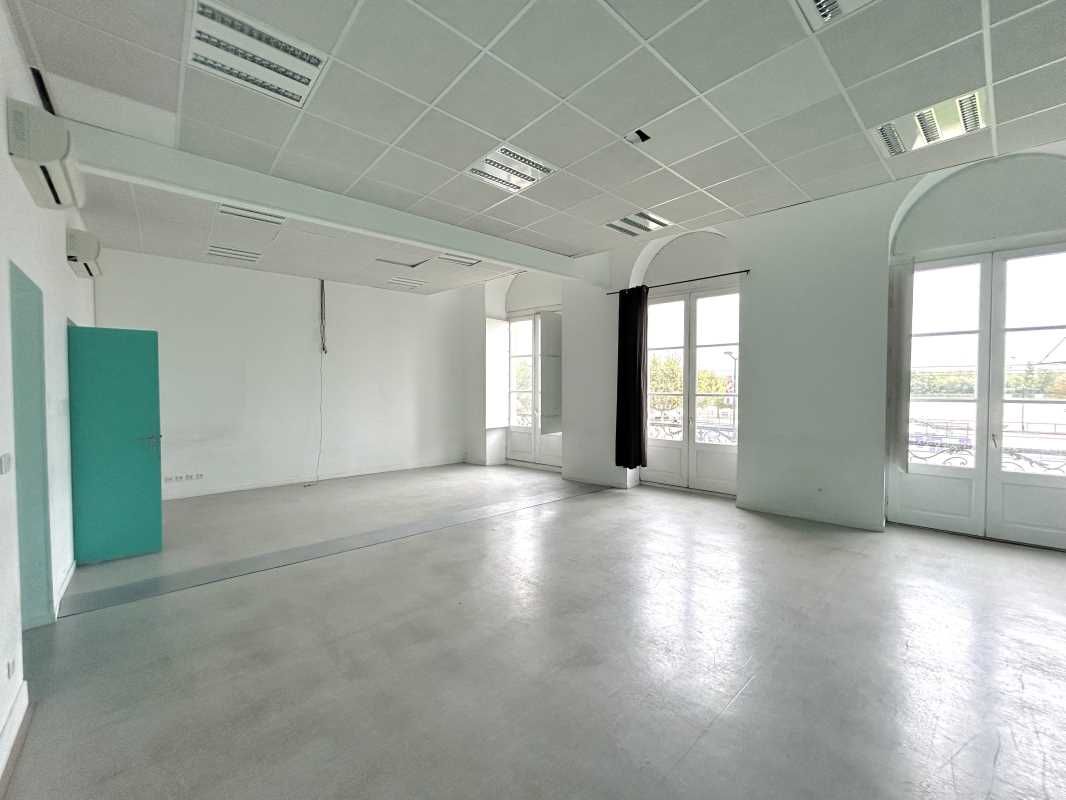 Arthur Loyd propose à la location 300 m² de burea