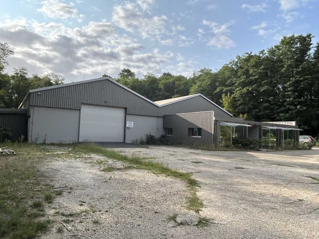 À la recherche d'un entrepôt spacieux et fonction