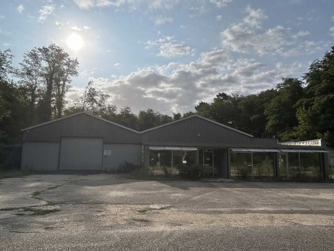 À la recherche d'un entrepôt spacieux et fonction