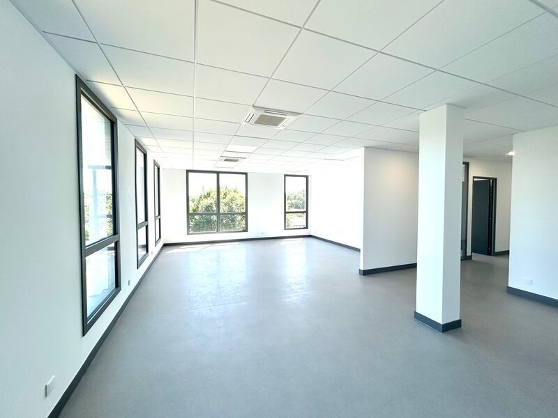 Situé à Artigues-près-Bordeaux, à deux pas de la