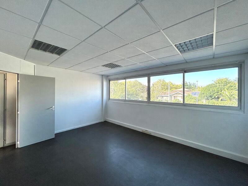 Arthur Loyd vous propose au sein d'un immeuble te