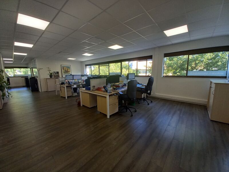 Situé au coeur du Parc Cadera Sud à Mérignac, Art