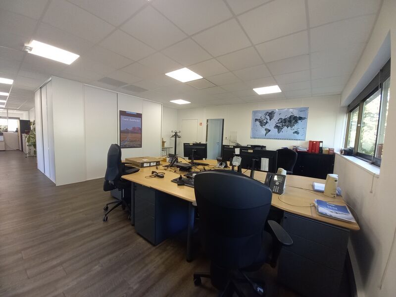 Situé au coeur du Parc Cadera Sud à Mérignac, Art